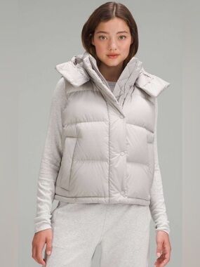 LULULEMON WUNDER PUFF CROPPED DOWN VEST IN LIGHT GRAY